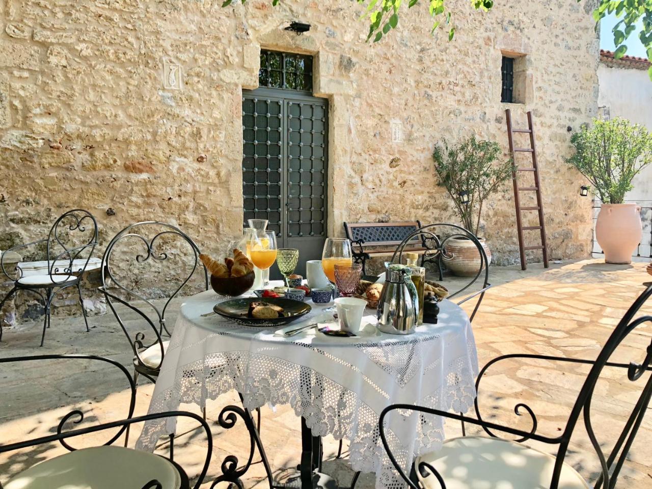 Villa Vager Mani Hotel 卡拉马塔 外观 照片